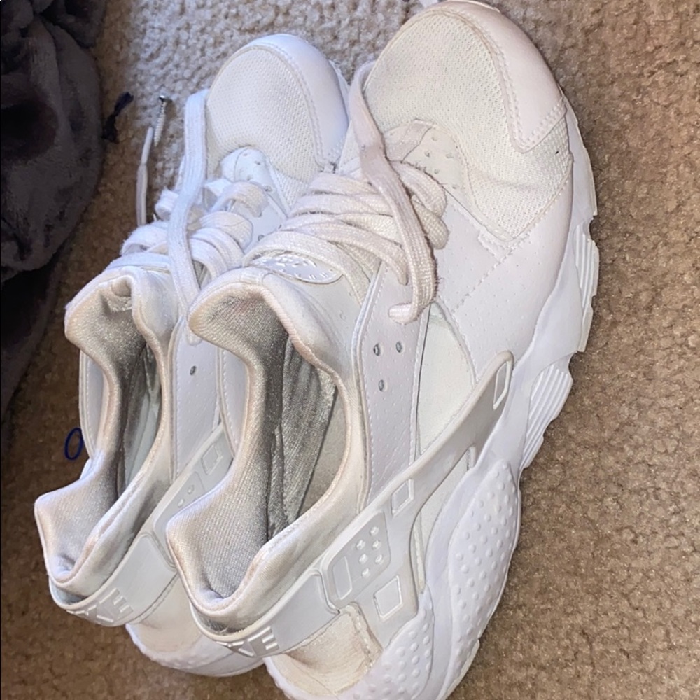 Nike whire huraches